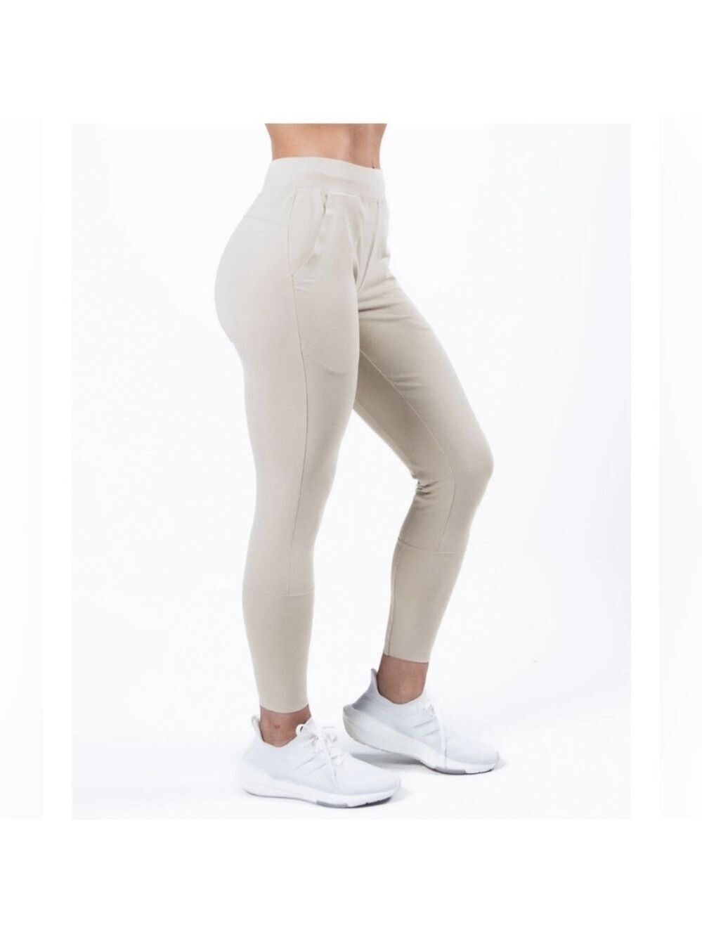 Alphalete | Trace Joggers In String Off-white - Picture 2 of 12